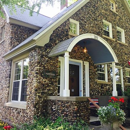 Aberdeen Stone Cottage B&B Traverse Stadt Exterior foto