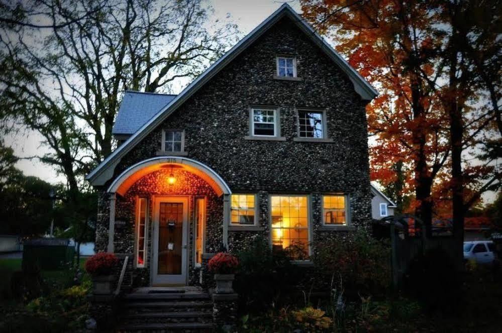 Aberdeen Stone Cottage B&B Traverse Stadt Exterior foto